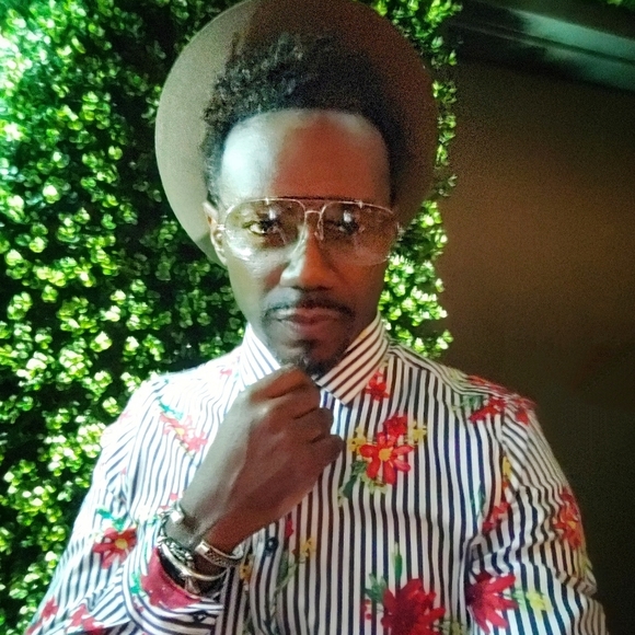 Meet your Posher, Reginald - Picture 1 of 2